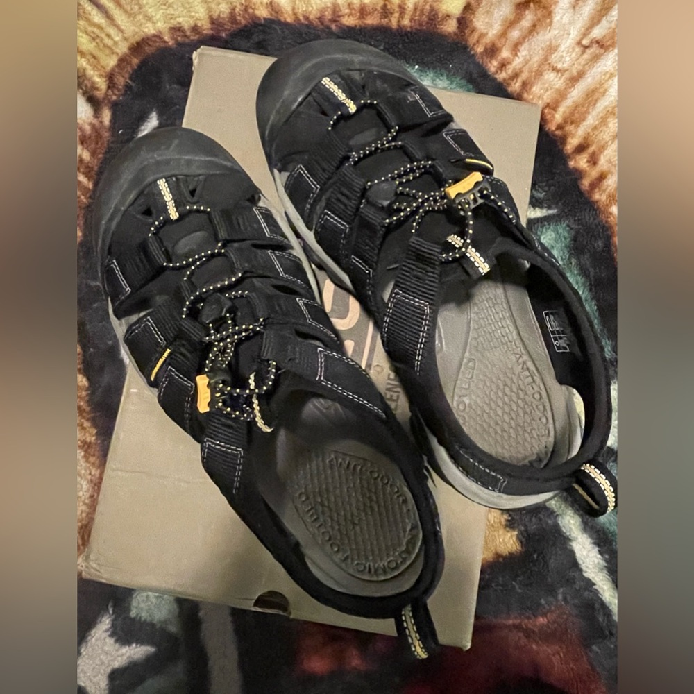 Brand new Men’s size 10 Keen Hiking/Water Shoes.